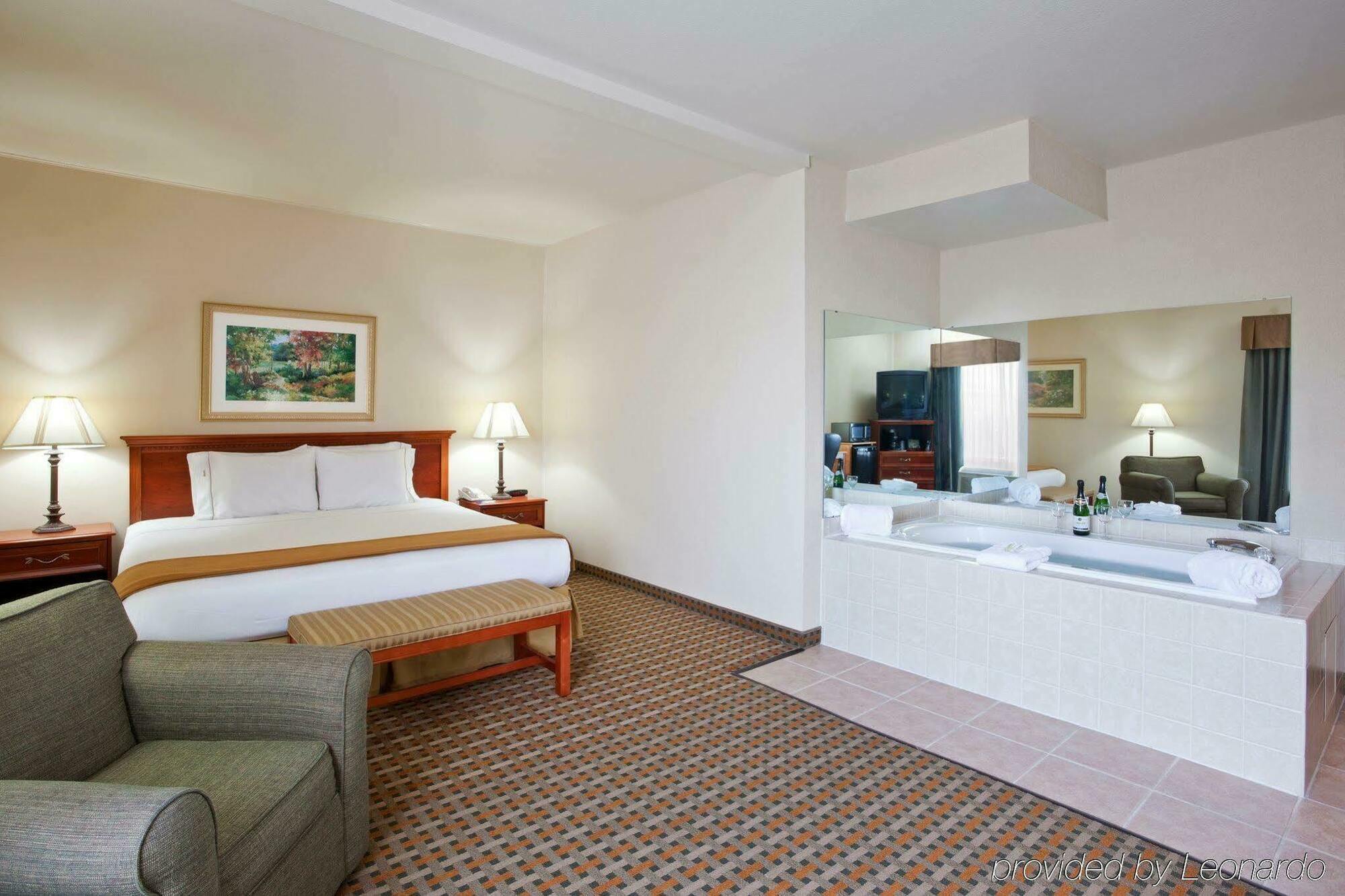 Holiday Inn Express Hotel & Suites Columbus Southeast Groveport, An Ihg Hotel Habitación foto